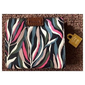 NWT Emma mini wallet Sea Pink from Fossil
